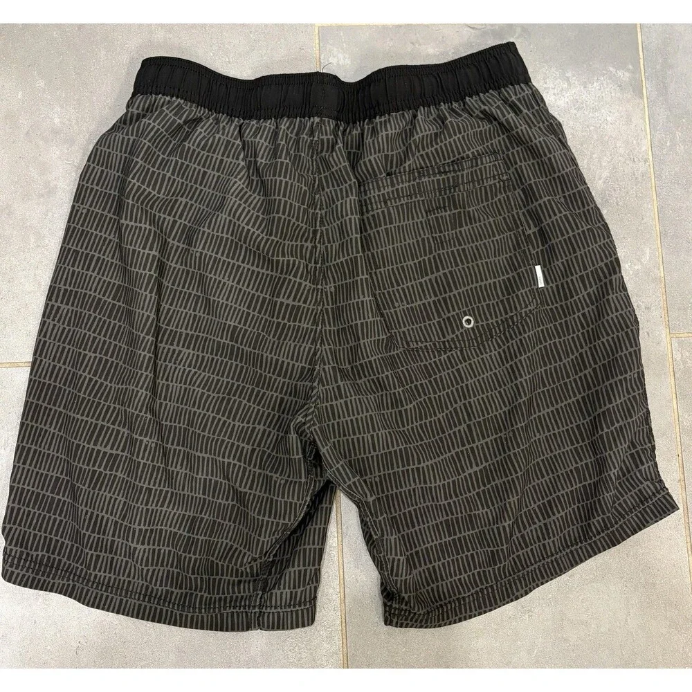 Vuori Shorts Mens L Gray Striped Kore Unlined Drawstring Running Gym v302